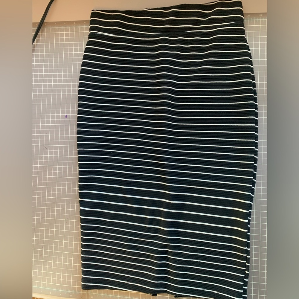Cute bodycon pull on skirt,
